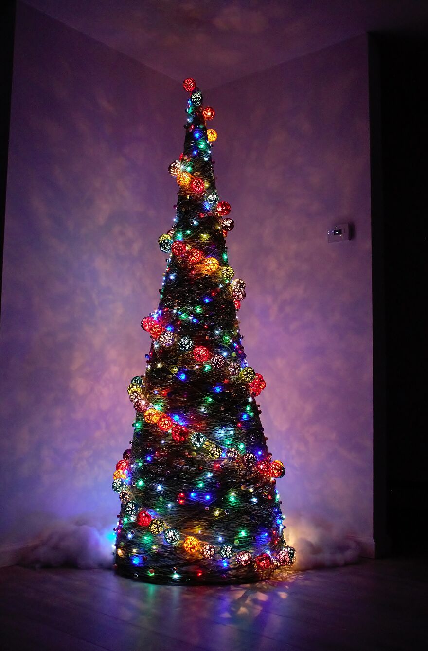 Here Are 19 Pics Of Our Unconventional-Looking Christmas Tree Made From 2 Gallons Of Glue, 15 Pounds Of Corn Starch, And Yarn Here Are 19 Pics Of Our Unconventional-Looking Christmas Tree Made From 2 Gallons Of Glue, 15 Pounds Of Corn Starch, And Yarn