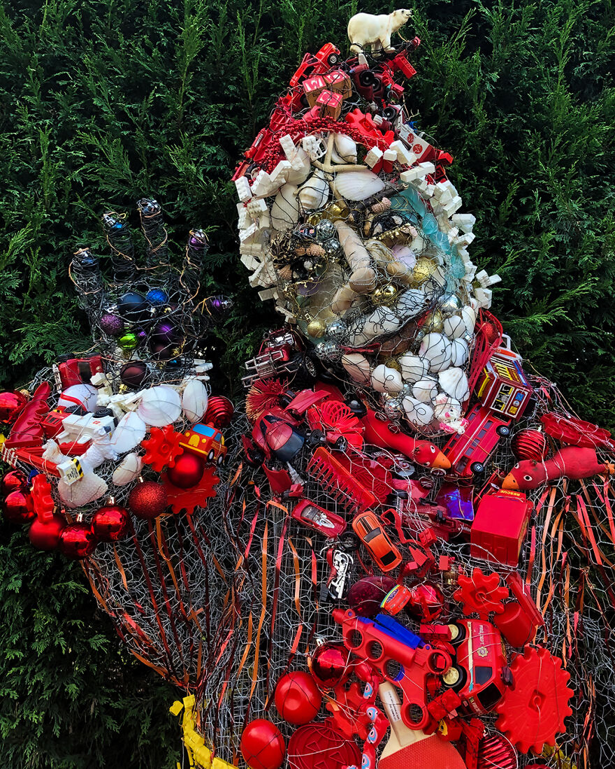 I Made An 11 Foot I-Spy Santa From Old Christmas Presents I Made An 11 Foot I-Spy Santa From Old Christmas Presents