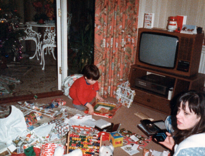 90s-Vintage-Christmas-Gifts-Photos