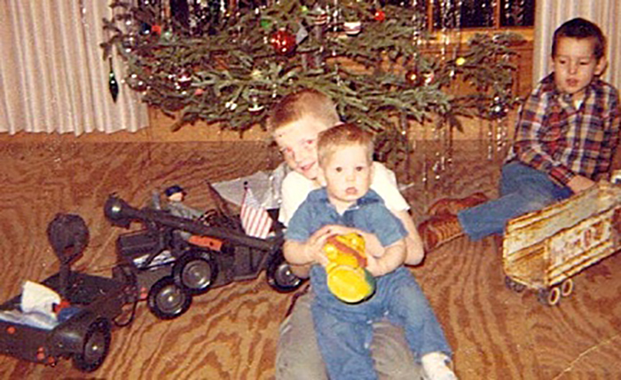 90s-Vintage-Christmas-Gifts-Photos