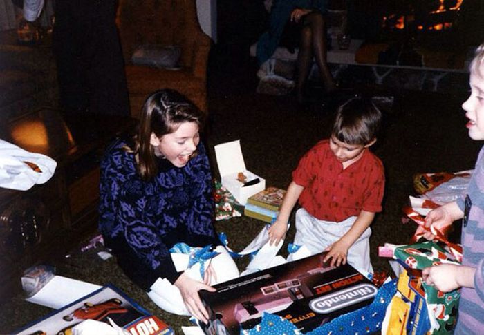 90s-Vintage-Christmas-Gifts-Photos