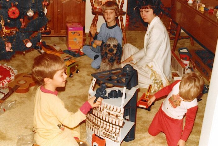 90s-Vintage-Christmas-Gifts-Photos