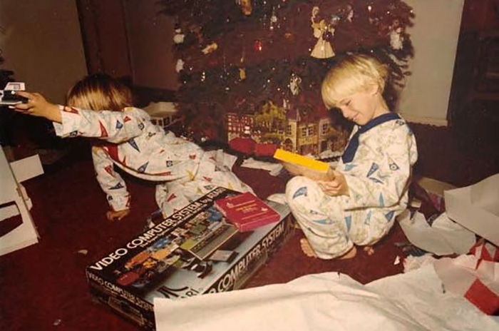 90s-Vintage-Christmas-Gifts-Photos