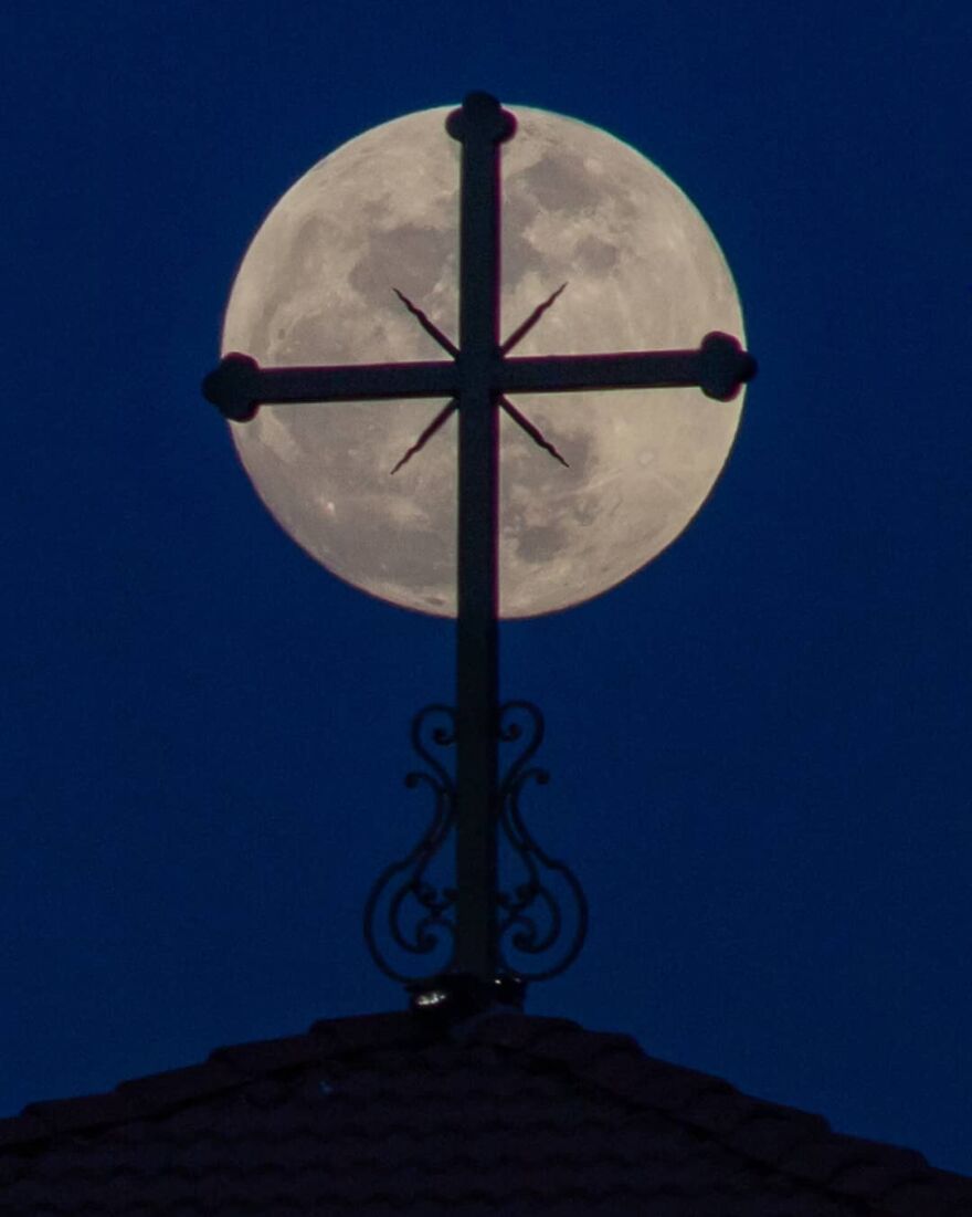 Meet Zach Cooley, The Photographer Who Calls Himself A "Moon Chaser" (50 Pics)