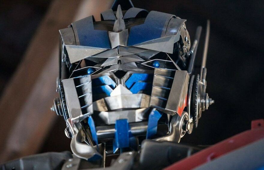 Amazing Metal Sculptures Of Chappie And Other Heroes Inspired By Movie Characters (40 Pics)