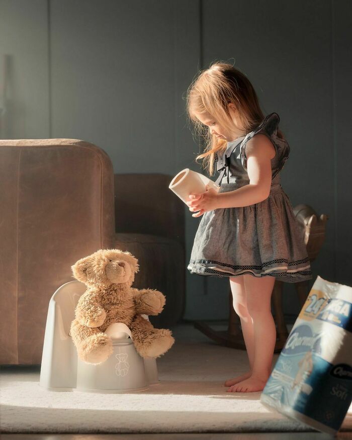 As A Dad Of Four I've Been Taking Photos Of My Kids With Their Brother Bear For Years