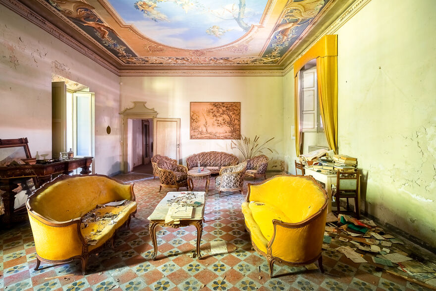 Here's What's Inside This Art-Nouveau Abandoned Palace That I Found Hidden In A Small Town (18 Pics) Here's What's Inside This Art-Nouveau Abandoned Palace That I Found Hidden In A Small Town (18 Pics)