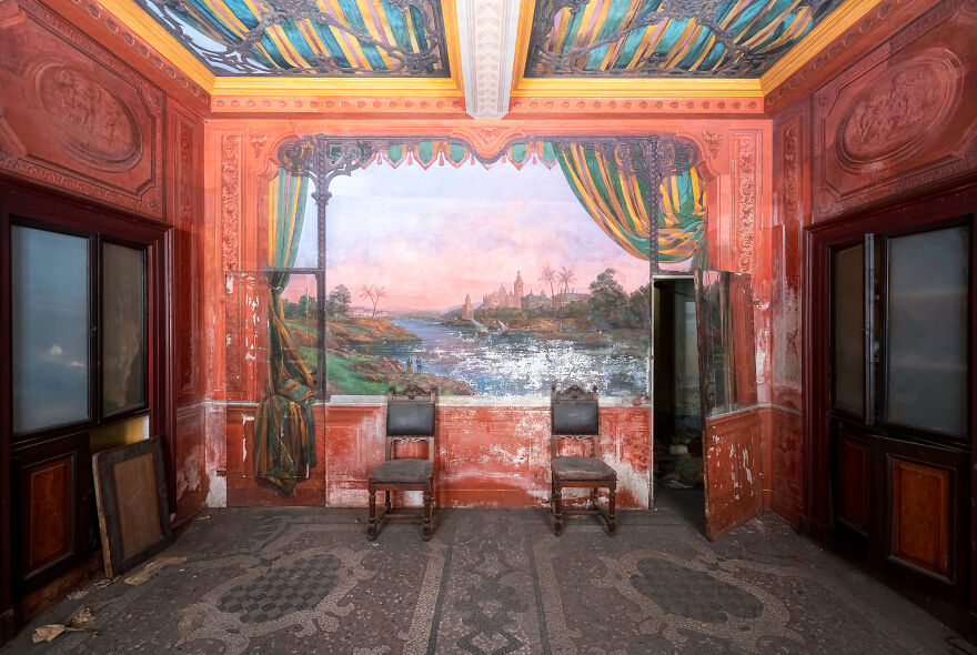 Here's What's Inside This Art-Nouveau Abandoned Palace That I Found Hidden In A Small Town (18 Pics)