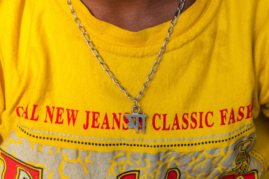 My Photos Of Strangers Wearing Lockets & Pendants