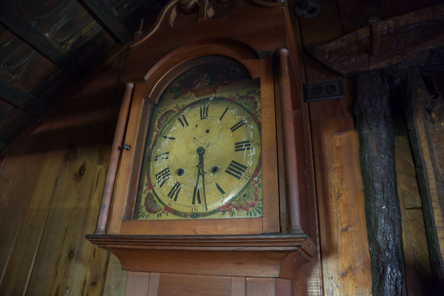 I Found An Abandoned 19-Century Cottage That Belonged To An Enigmatic Clockmaker And Collector Of Curios (27 Pics) I Found An Abandoned 19-Century Cottage That Belonged To An Enigmatic Clockmaker And Collector Of Curios (27 Pics)