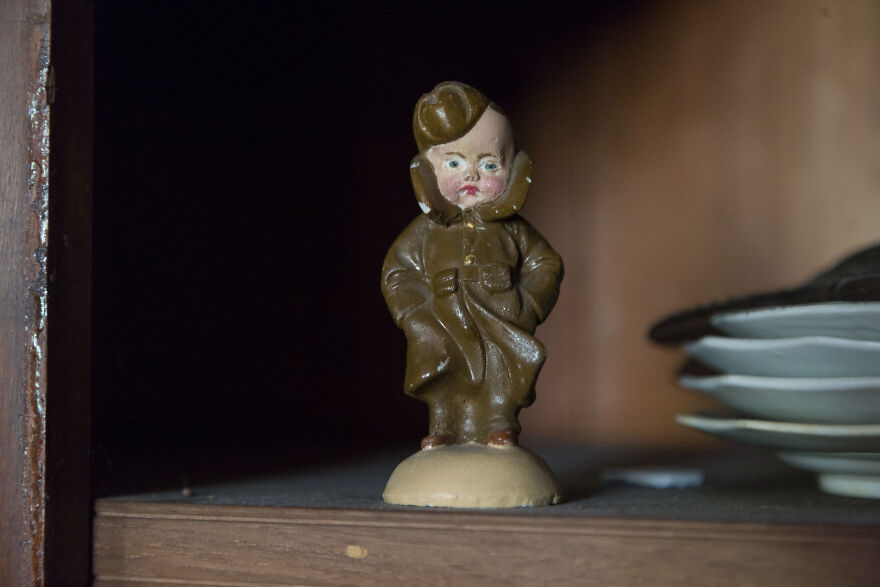 I Found An Abandoned 19-Century Cottage That Belonged To An Enigmatic Clockmaker And Collector Of Curios (27 Pics)