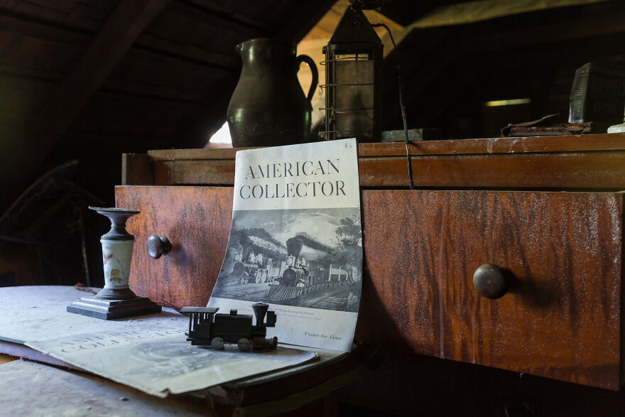 I Found An Abandoned 19-Century Cottage That Belonged To An Enigmatic Clockmaker And Collector Of Curios (27 Pics)