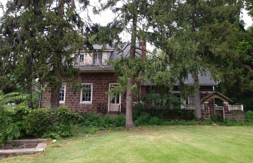 I Found An Abandoned 19-Century Cottage That Belonged To An Enigmatic Clockmaker And Collector Of Curios (27 Pics) I Found An Abandoned 19-Century Cottage That Belonged To An Enigmatic Clockmaker And Collector Of Curios (27 Pics)