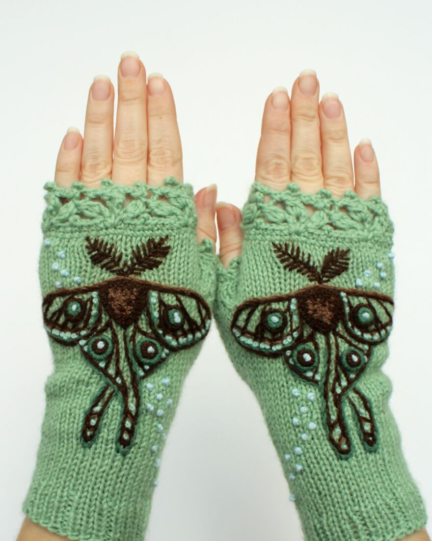 I Borrow Ideas From Nature And Create Unique Gloves With Nature-Inspired Embroidery