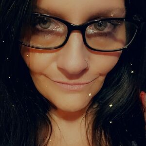 Stacy *ChickWithDreadz*