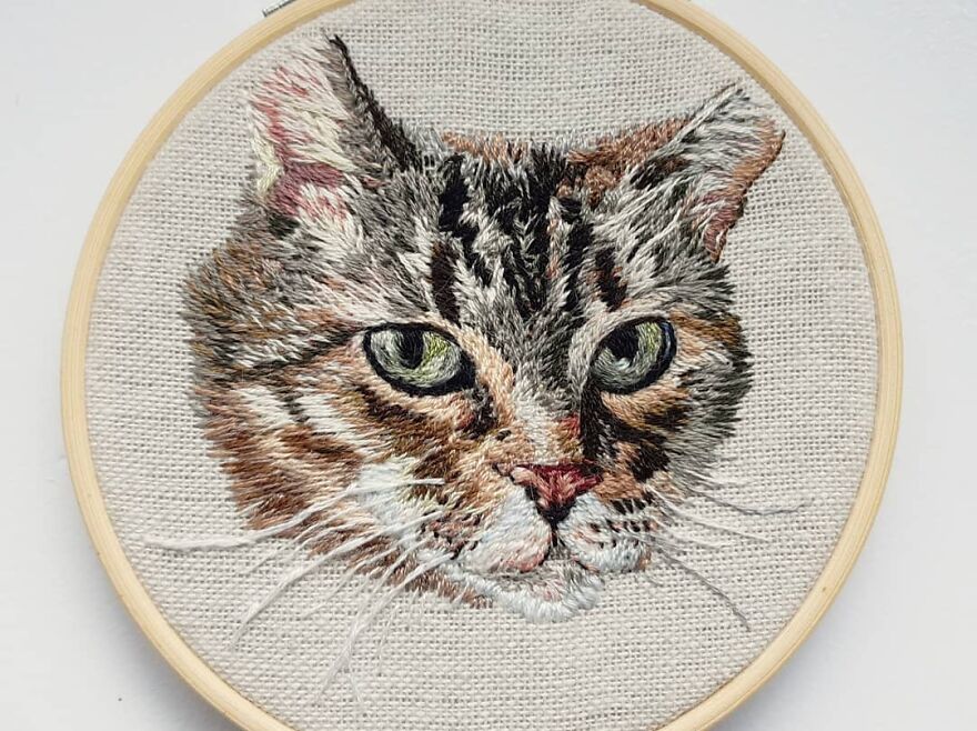 I Made My First Pet Embroidery Of Our Family Dog Who Passed Away For My Mom In 2018, Now I Make Them Professionally