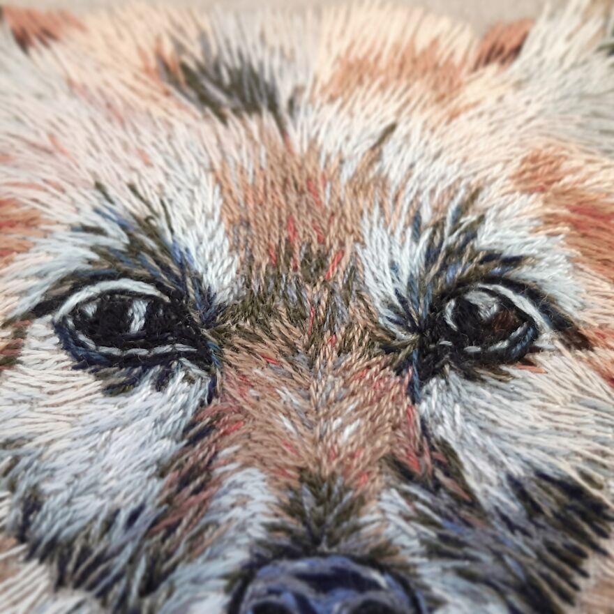 I Made My First Pet Embroidery Of Our Family Dog Who Passed Away For My Mom In 2018, Now I Make Them Professionally