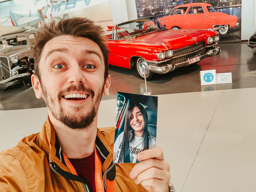 I Know You Love Red Cars :d