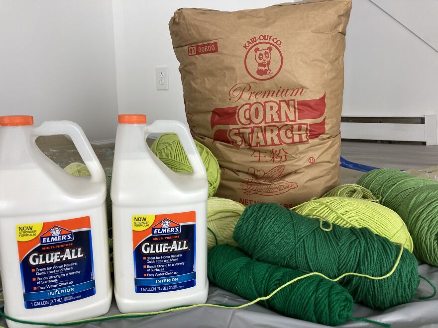 Here Are 19 Pics Of Our Unconventional-Looking Christmas Tree Made From 2 Gallons Of Glue, 15 Pounds Of Corn Starch, And Yarn Here Are 19 Pics Of Our Unconventional-Looking Christmas Tree Made From 2 Gallons Of Glue, 15 Pounds Of Corn Starch, And Yarn