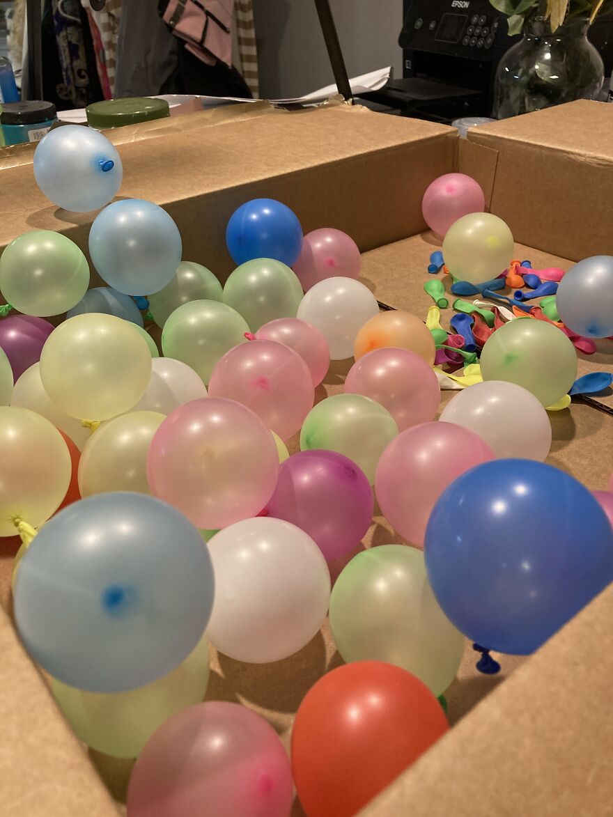 Here Are 19 Pics Of Our Unconventional-Looking Christmas Tree Made From 2 Gallons Of Glue, 15 Pounds Of Corn Starch, And Yarn Here Are 19 Pics Of Our Unconventional-Looking Christmas Tree Made From 2 Gallons Of Glue, 15 Pounds Of Corn Starch, And Yarn