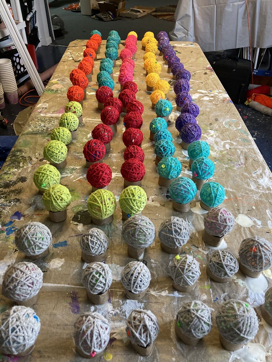 Here Are 19 Pics Of Our Unconventional-Looking Christmas Tree Made From 2 Gallons Of Glue, 15 Pounds Of Corn Starch, And Yarn Here Are 19 Pics Of Our Unconventional-Looking Christmas Tree Made From 2 Gallons Of Glue, 15 Pounds Of Corn Starch, And Yarn