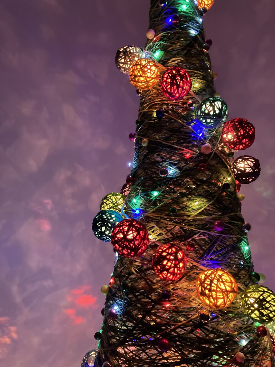 Here Are 19 Pics Of Our Unconventional-Looking Christmas Tree Made From 2 Gallons Of Glue, 15 Pounds Of Corn Starch, And Yarn Here Are 19 Pics Of Our Unconventional-Looking Christmas Tree Made From 2 Gallons Of Glue, 15 Pounds Of Corn Starch, And Yarn