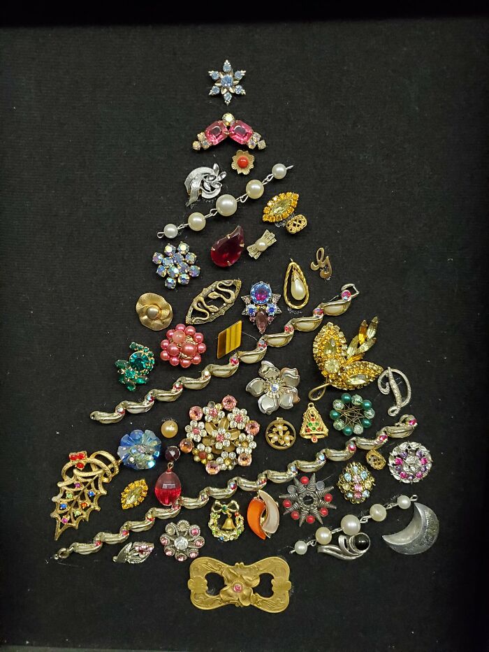 My Grandma Spent Years Collecting Broken Pieces Of Jewelry From Family Members With The Hope Of Creating A Jewelry Christmas Tree
