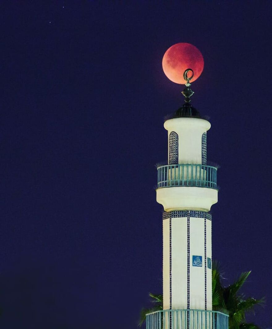 Meet Zach Cooley, The Photographer Who Calls Himself A "Moon Chaser" (50 Pics)