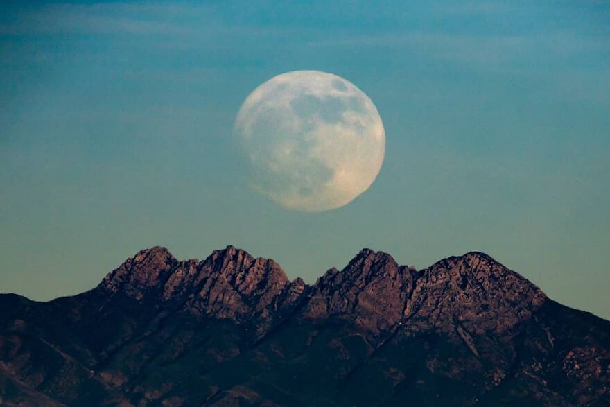 Meet Zach Cooley, The Photographer Who Calls Himself A "Moon Chaser" (50 Pics)