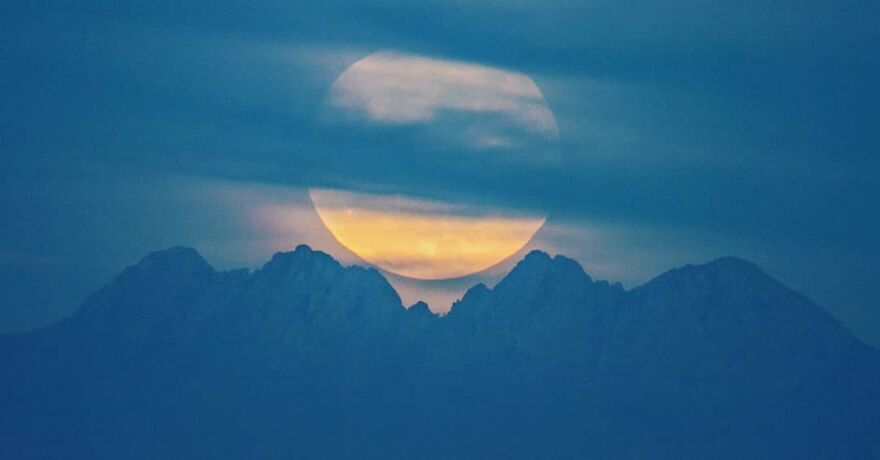 Meet Zach Cooley, The Photographer Who Calls Himself A "Moon Chaser" (50 Pics)