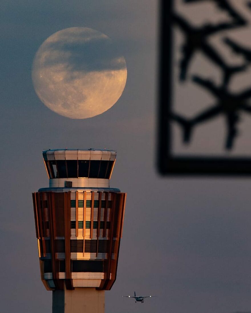 Meet Zach Cooley, The Photographer Who Calls Himself A "Moon Chaser" (50 Pics)