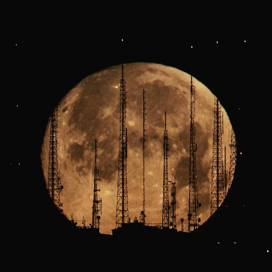 Meet Zach Cooley, The Photographer Who Calls Himself A "Moon Chaser" (50 Pics)