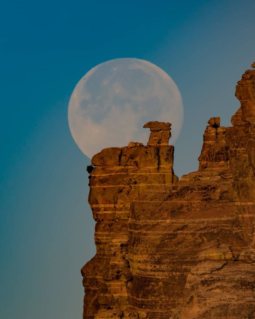 Meet Zach Cooley, The Photographer Who Calls Himself A "Moon Chaser" (50 Pics)