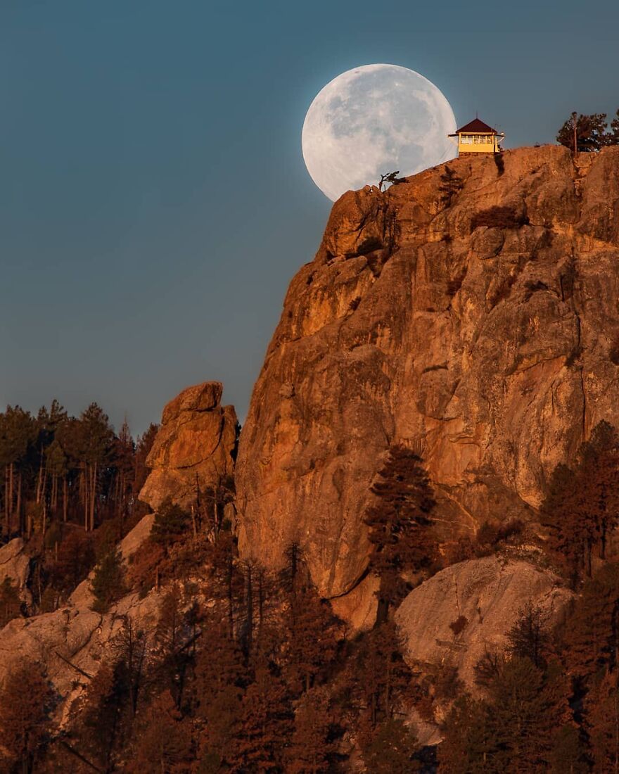 Meet Zach Cooley, The Photographer Who Calls Himself A "Moon Chaser" (50 Pics)