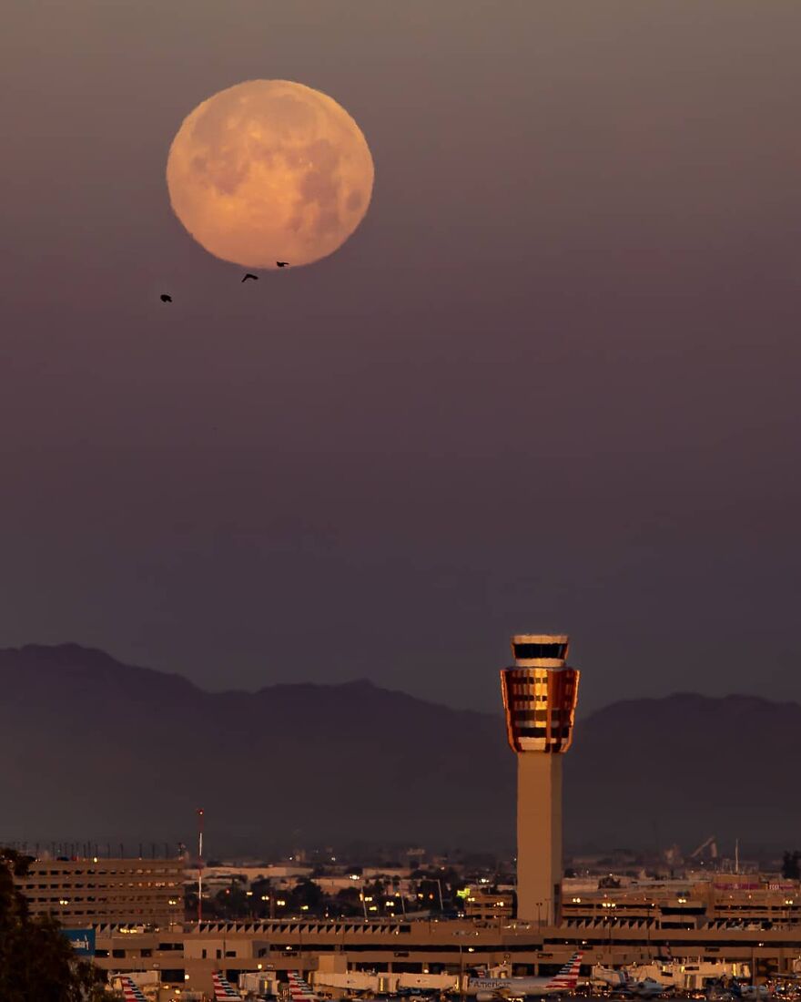 Meet Zach Cooley, The Photographer Who Calls Himself A "Moon Chaser" (50 Pics)