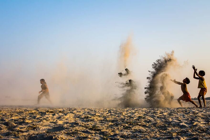 Photographer Manages To Capture The Soul Emotion Of Bangladesh's Population