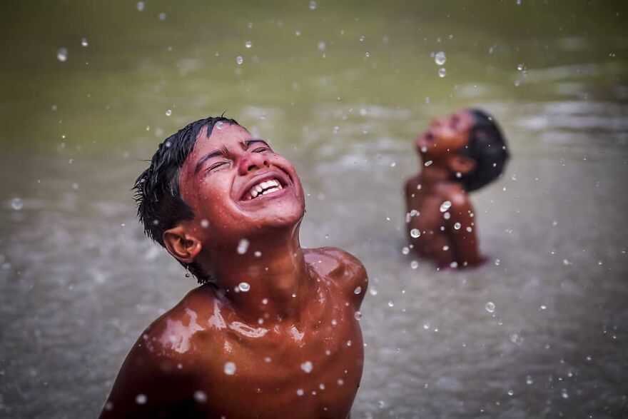Photographer Manages To Capture The Soul Emotion Of Bangladesh's Population