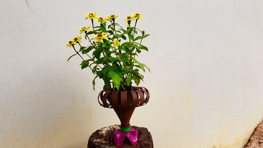 Recycling Old Plastic Bottles Into Beautiful Flowers Pots For Colorful Garden | Craft Yours