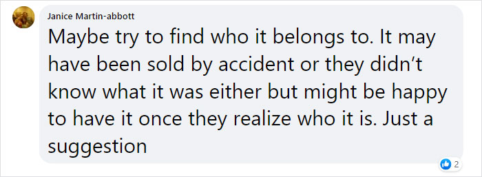 Woman Realizes The $1 "Paperweight" She Bought Is Actually An Urn With Someone's Ashes, Finds The Owners