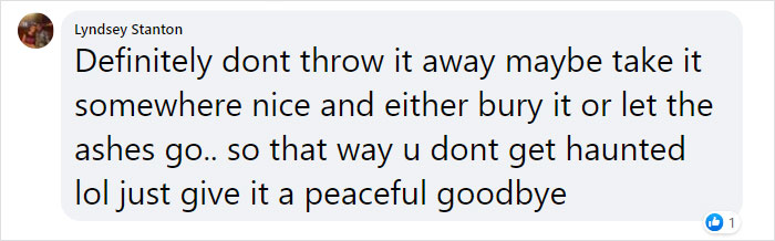 Woman Realizes The $1 "Paperweight" She Bought Is Actually An Urn With Someone's Ashes, Finds The Owners Woman Realizes The $1 "Paperweight" She Bought Is Actually An Urn With Someone's Ashes, Finds The Owners