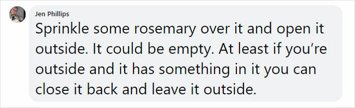 Woman Realizes The $1 "Paperweight" She Bought Is Actually An Urn With Someone's Ashes, Finds The Owners Woman Realizes The $1 "Paperweight" She Bought Is Actually An Urn With Someone's Ashes, Finds The Owners
