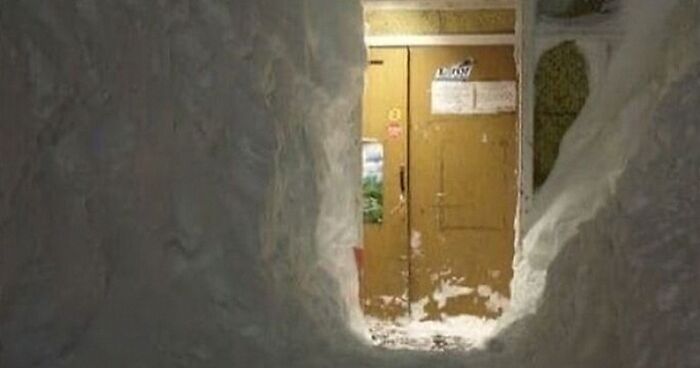 Russia’s Coldest City Gets Two Months Worth Of Snow In Just 5 Days And Their Photos Look Surreal (30 Pics)