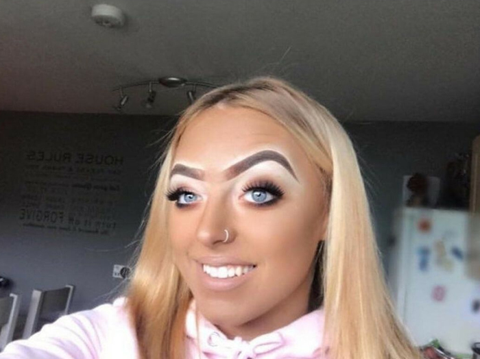 Este grupo online recopila fallos de maquillaje, y aquí tienes 40 de los peores