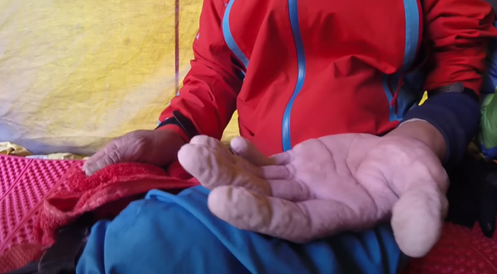 Alpinist Organizes A Massive Clean-Up Of Mount Everest, Removes 8.5 Tons Of Rubbish Alpinist Organizes A Massive Clean-Up Of Mount Everest, Removes 8.5 Tons Of Rubbish