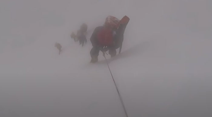 Alpinist Organizes A Massive Clean-Up Of Mount Everest, Removes 8.5 Tons Of Rubbish Alpinist Organizes A Massive Clean-Up Of Mount Everest, Removes 8.5 Tons Of Rubbish