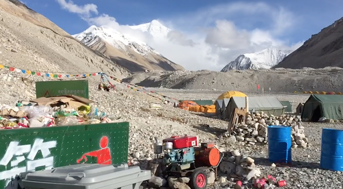 Alpinist Organizes A Massive Clean-Up Of Mount Everest, Removes 8.5 Tons Of Rubbish