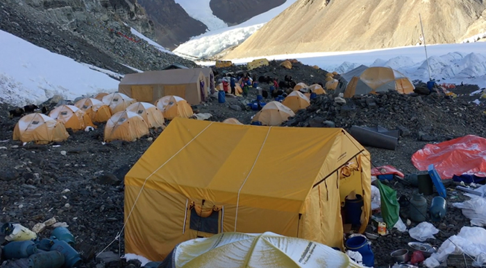 Alpinist Organizes A Massive Clean-Up Of Mount Everest, Removes 8.5 Tons Of Rubbish