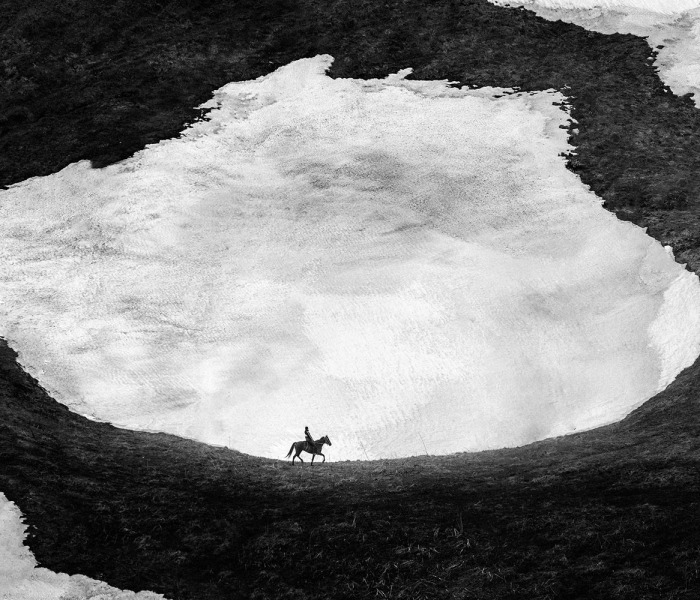 Discover The 10 Winners Of The Independent Photographer’s ‘Black And White’ Competition