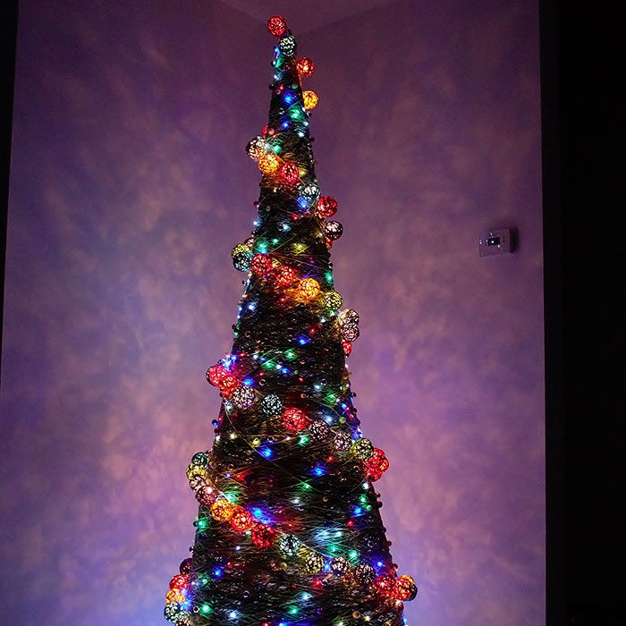 Here Are 19 Pics Of Our Unconventional-Looking Christmas Tree Made From 2 Gallons Of Glue, 15 Pounds Of Corn Starch, And Yarn