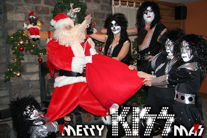 Our Family’s Tradition Is Doing These Christmas Cards, And It’s The 13th Year